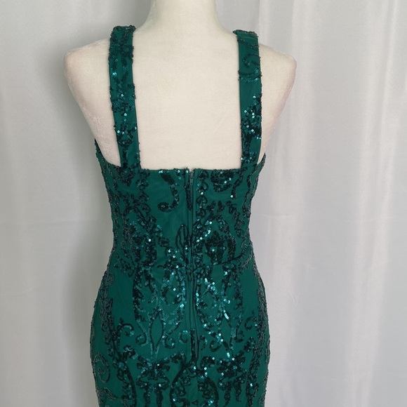 City Vibe Sleeveless High-Neck Sequin Pattern Long - Picture 10 of 11